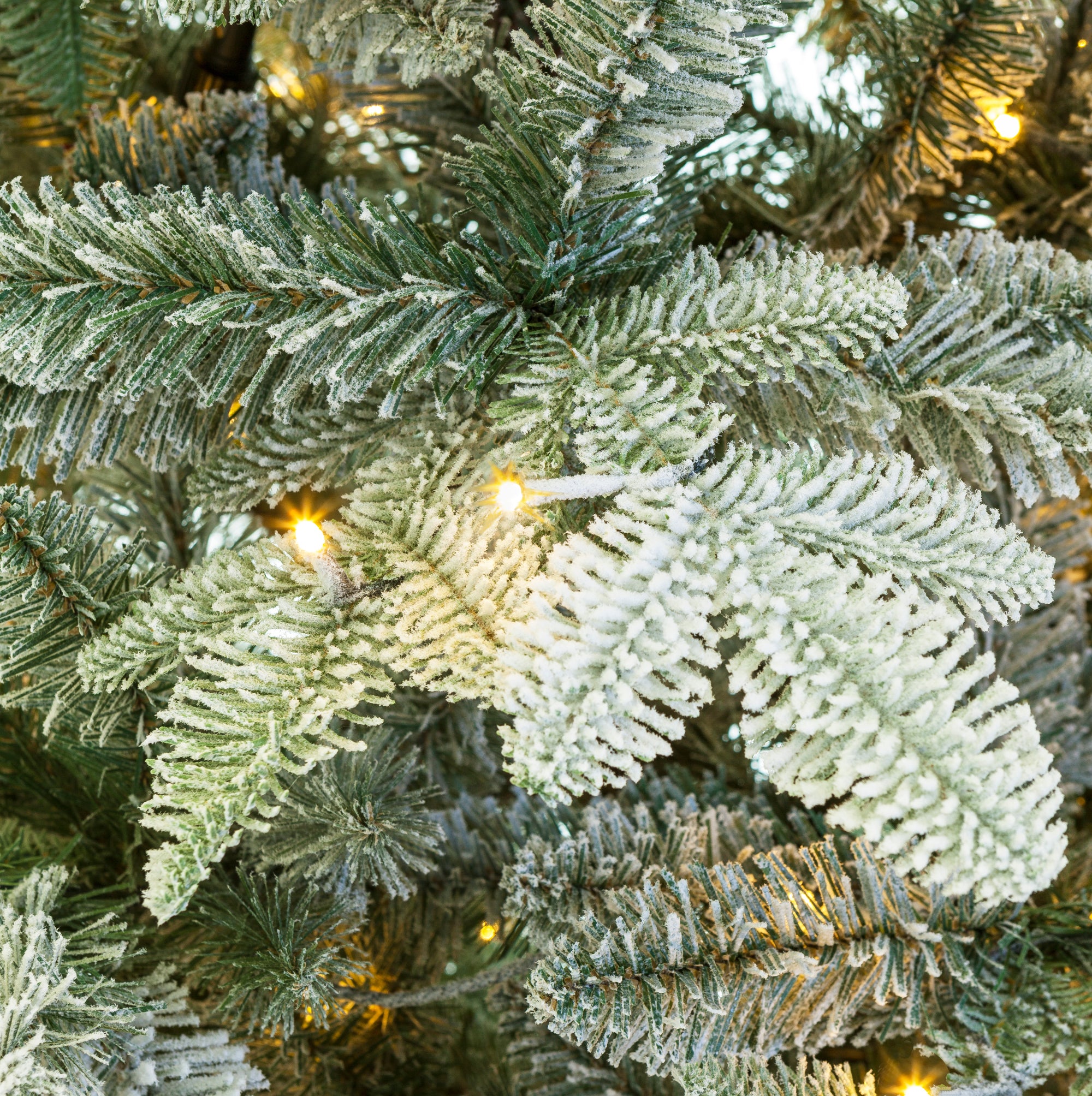 Excellent Trees® LED Otta 150cm Kerstboom met Sneeuw en Verlichting ⌀99cm - ↕150cm