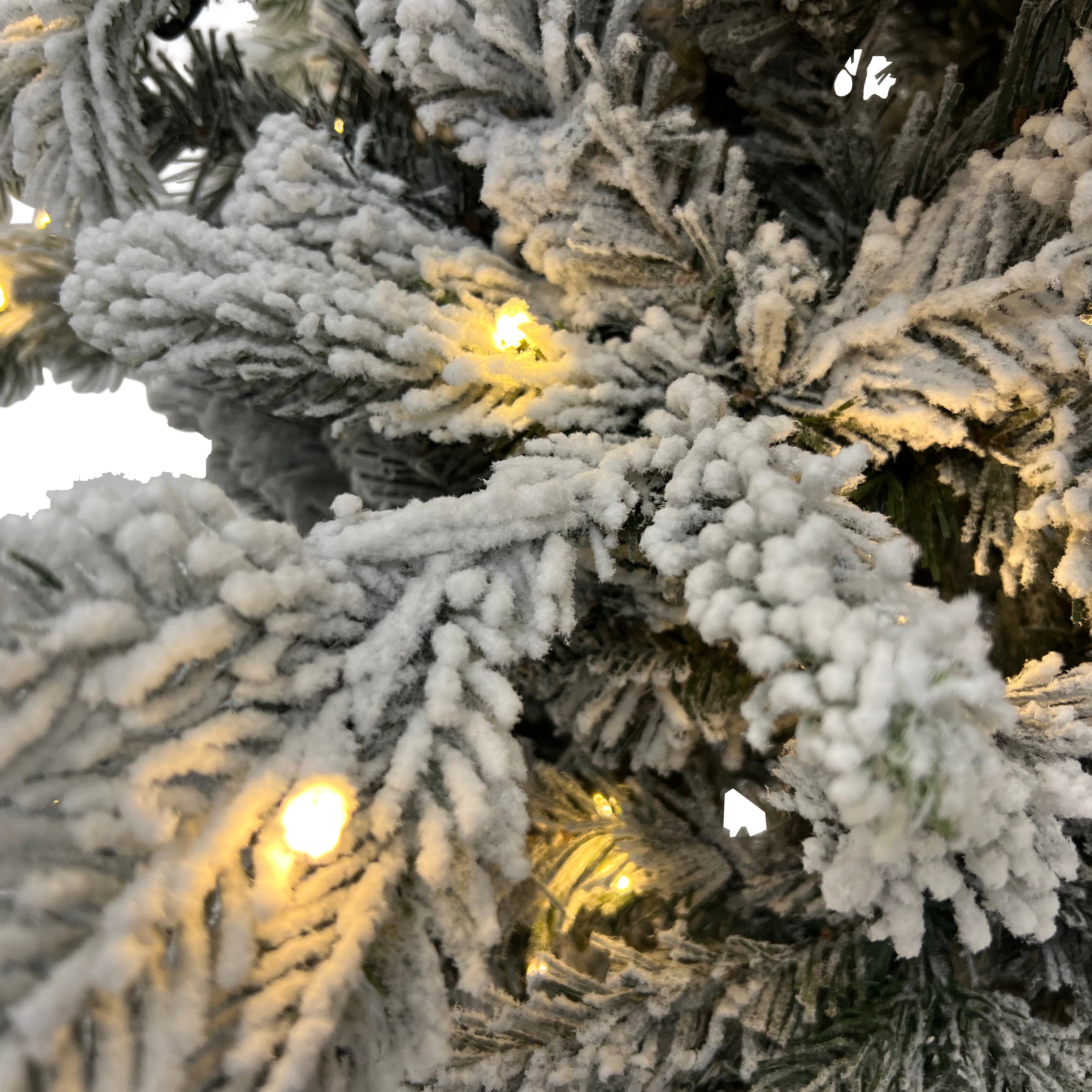 Excellent Trees® LED Varberg Smalle Witte Kerstboom met Sneeuw en Verlichting 150 cm -  ⌀86cm - ↕150cm