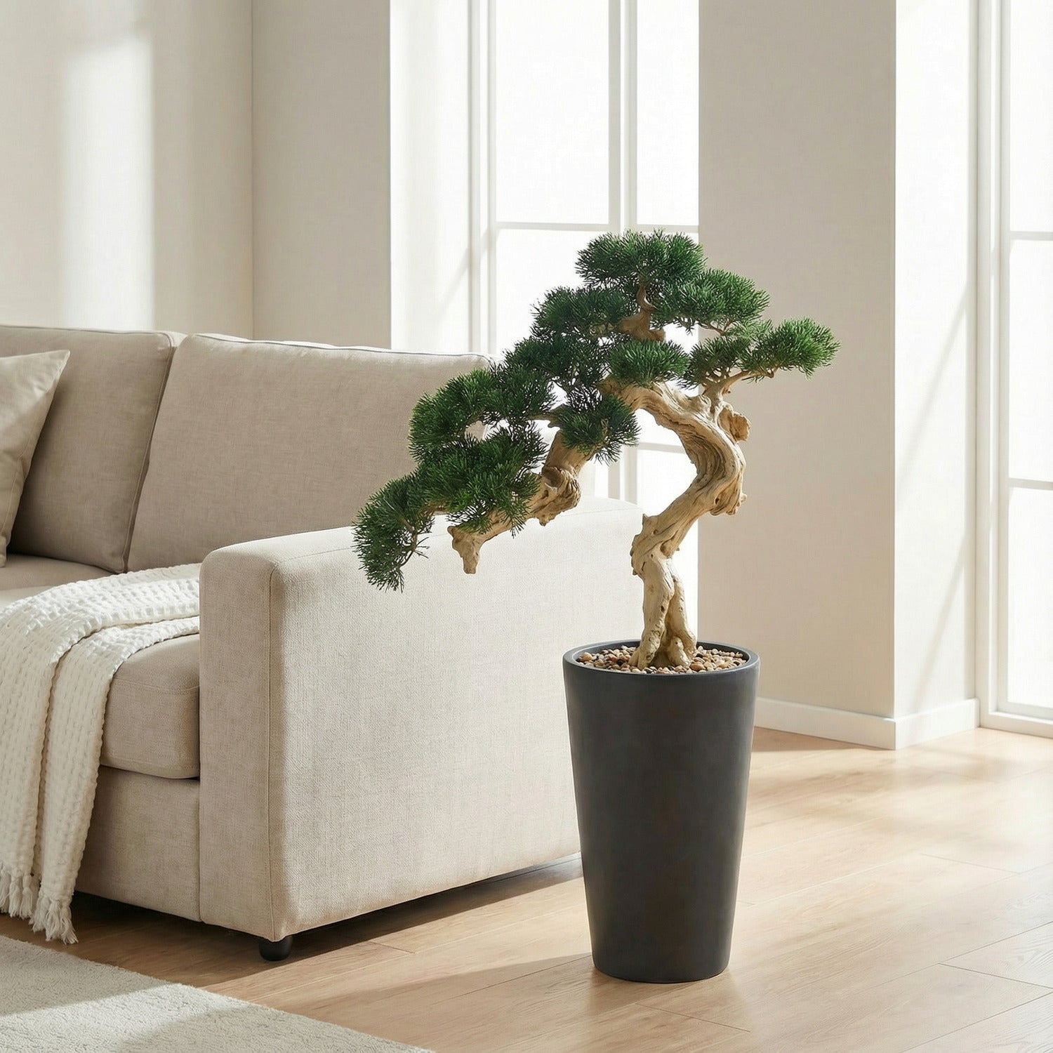 Kunstmatige bonsai van Kopu in cederhout, 80x60 cm, met zwarte pot - Bonsaiboom